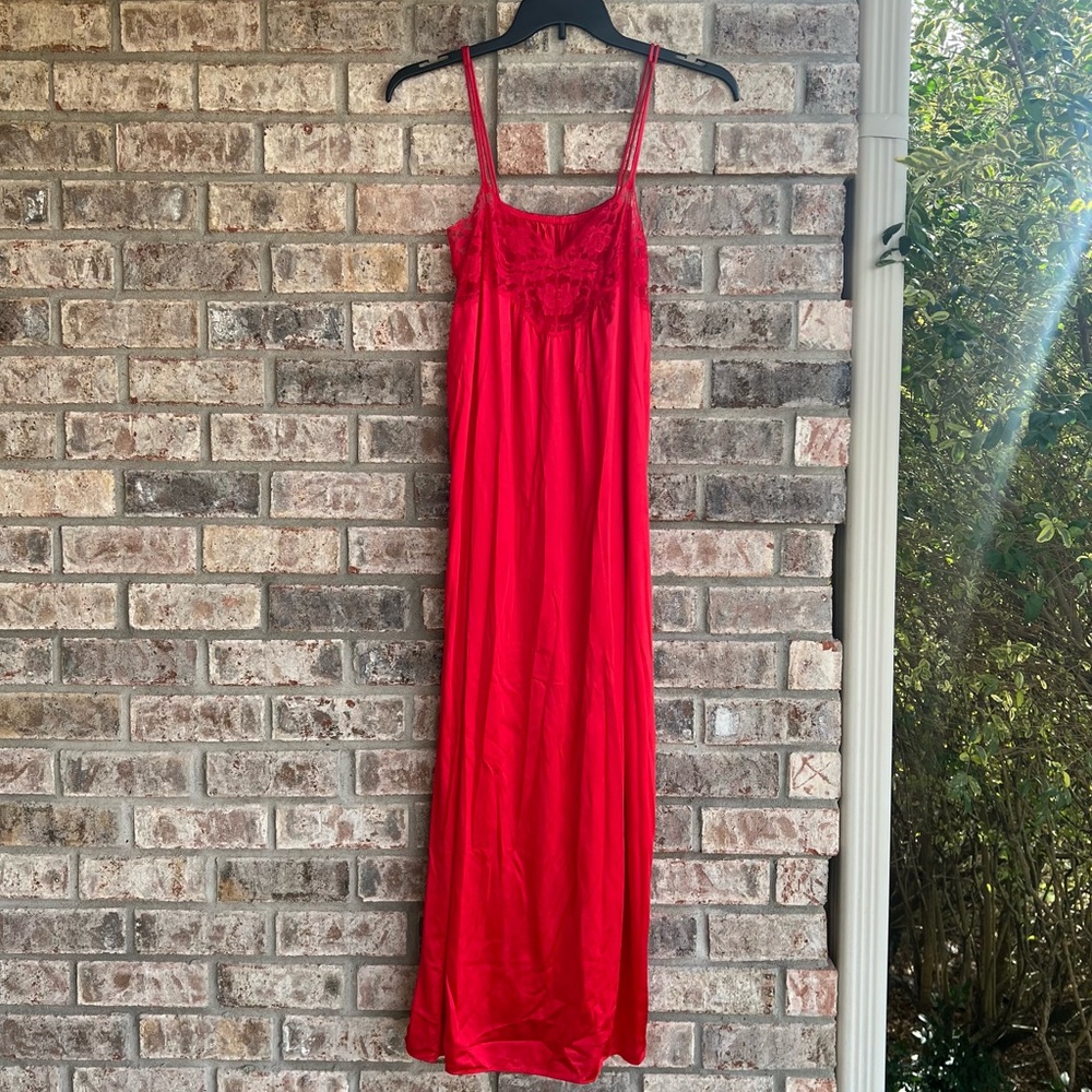 🍒💣 Vintage Vanity Fair lingerie slip